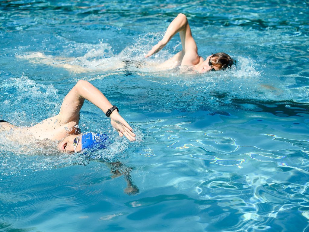 Sportler beim Schwimmen